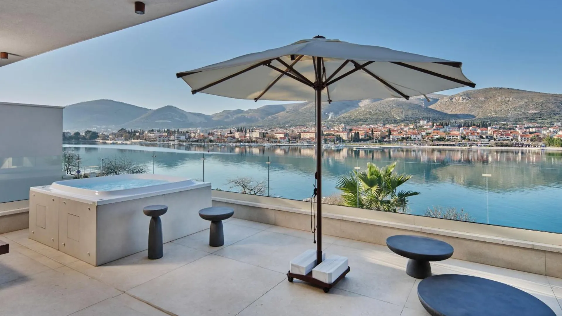 Apartment Mistral By Interhome Traù Croazia